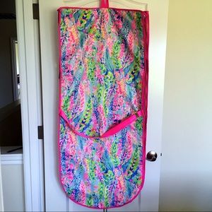 Lilly Pulitzer Bags - Lilly Pulitzer Garment Bag and Small Pouch Lilly Pulitzer Bags - Lilly Pulitzer Garment Bag and Small Pouch